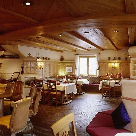 فندق Alpenhotel Ernberg 3*